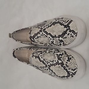 Tommy Bahama Black Brown Grey White Snake Print Flats Size 7
